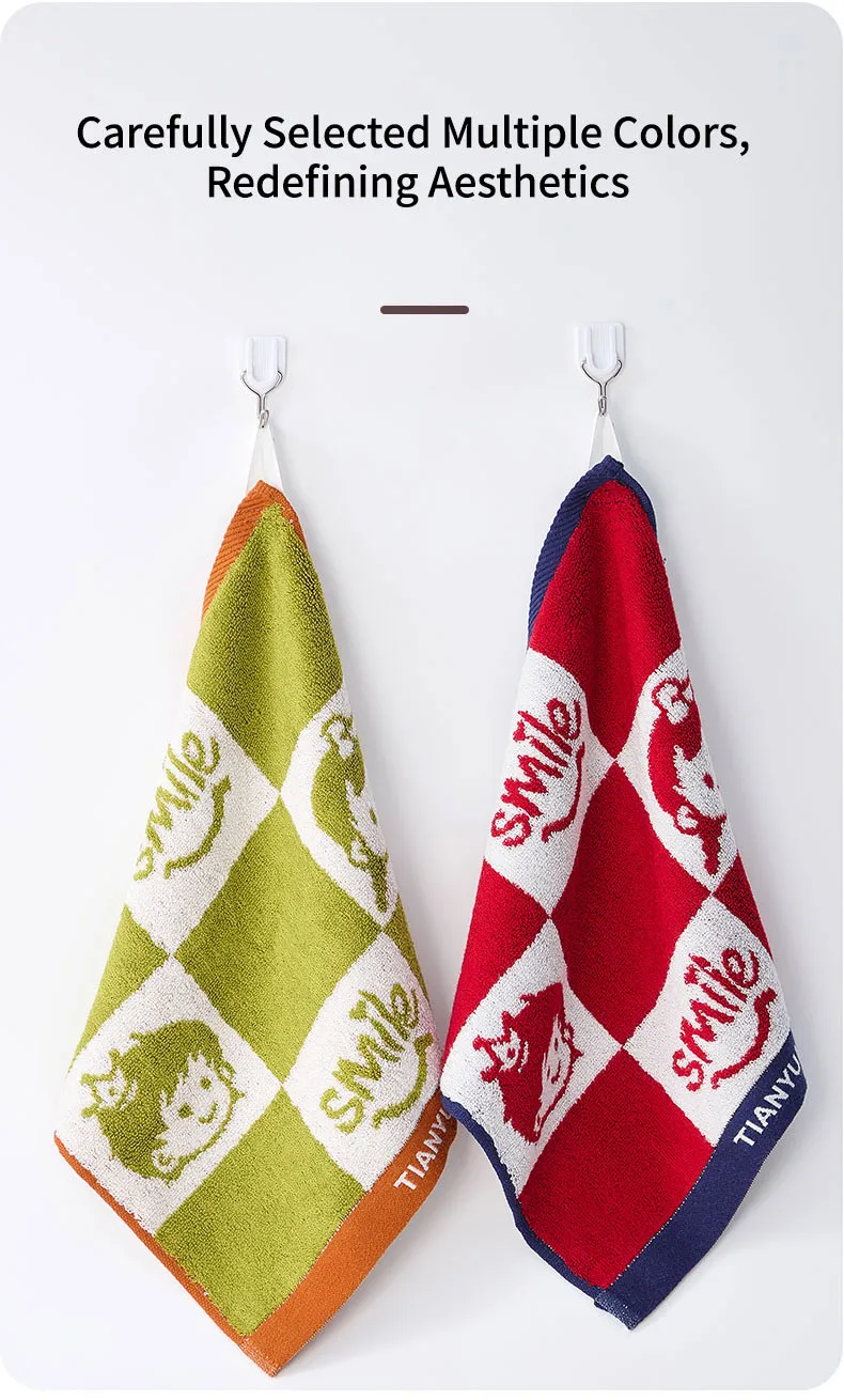 Полотенце среднего размера с изображениями лиц мальчика и девочки в классическую крупную клетку (15)