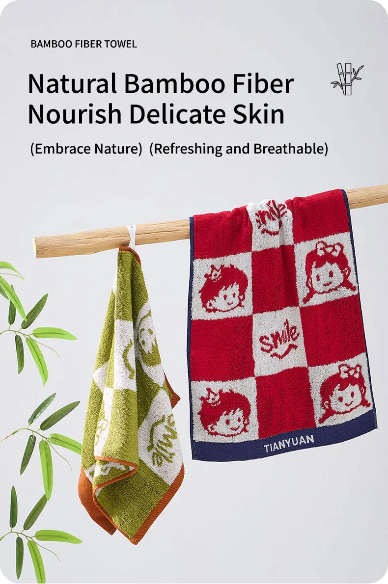 Полотенце среднего размера с изображениями лиц мальчика и девочки в классическую крупную клетку (6)